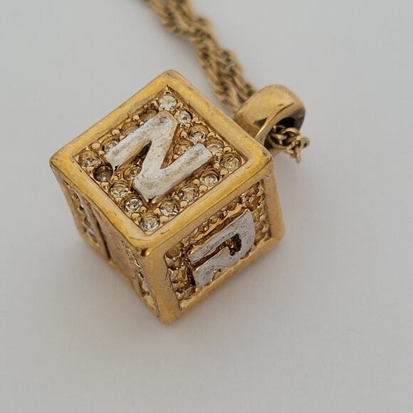 Nina Ricci Gold Necklace with Pendant - Picture 4 of 6